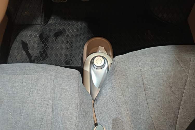 Used Wuling Hongguang MINIEV 2025 Four-Door Version Advanced Edition Gear Lever