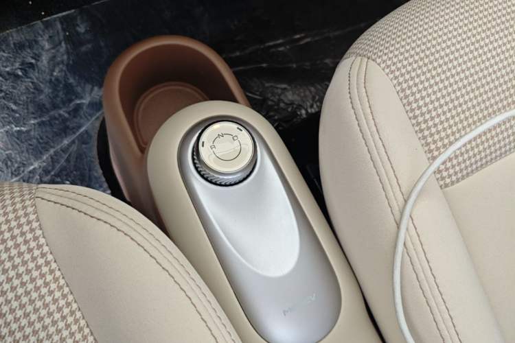 Used Wuling Hongguang MINIEV 2025 Four-Door Version Advanced Edition Gear Lever
