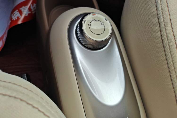 Used Wuling Hongguang MINIEV 2025 Four-Door Version Advanced Edition Gear Lever