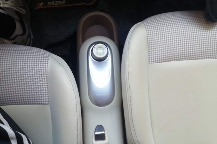 Used Wuling Hongguang MINIEV 2025 Four-Door Version Advanced Edition Gear Lever