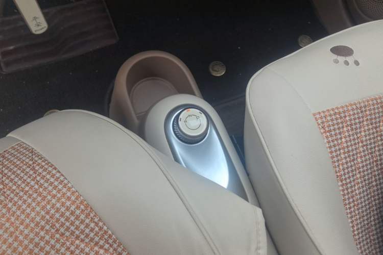 Used Wuling Hongguang MINIEV 2025 Four-Door Version Advanced Edition Gear Lever