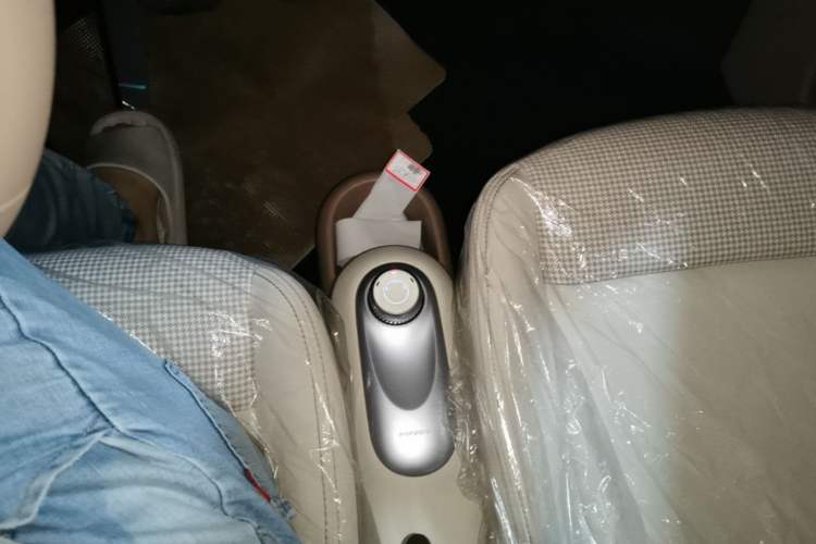 Used Wuling Hongguang MINIEV 2025 Four-Door Version Advanced Edition Gear Lever