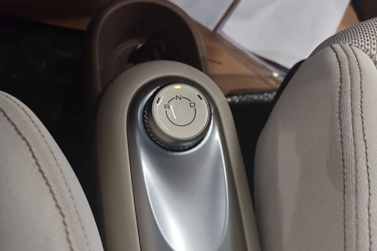 Used Wuling Hongguang MINIEV 2025 Four-Door Version Advanced Edition Gear Lever