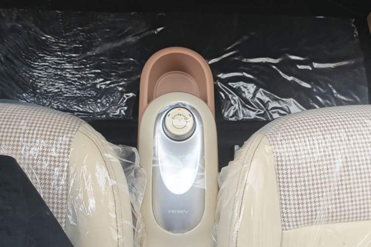 Used Wuling Hongguang MINIEV 2025 Four-Door Version Advanced Edition Gear Lever