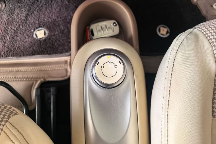 Used Wuling Hongguang MINIEV 2025 Four-Door Version Advanced Edition Gear Lever