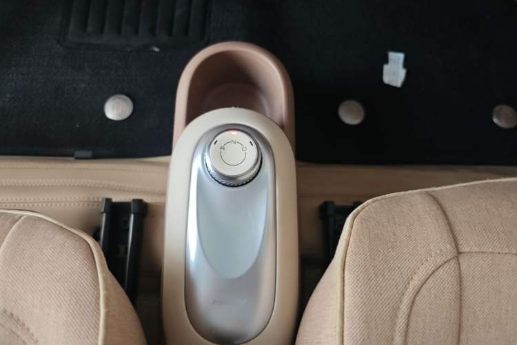 Used Wuling Hongguang MINIEV 2025 Four-Door Version Advanced Edition Gear Lever