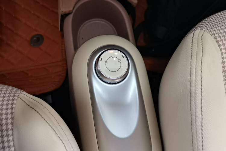 Used Wuling Hongguang MINIEV 2025 Four-Door Version Advanced Edition Gear Lever