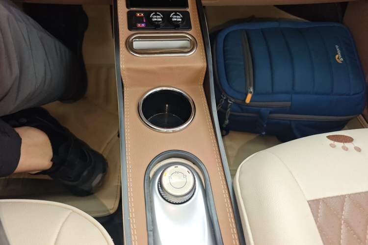 Used Wuling Hongguang MINIEV 2025 Four-Door Version Advanced Edition Gear Lever