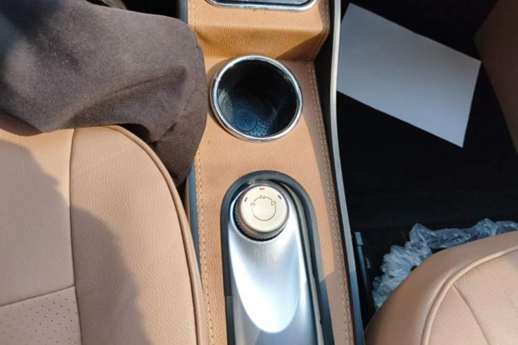 Used Wuling Hongguang MINIEV 2025 Four-Door Version Advanced Edition Gear Lever