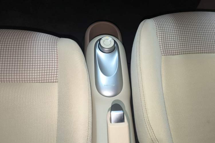 Used Wuling Hongguang MINIEV 2025 Four-Door Version Advanced Edition Gear Lever