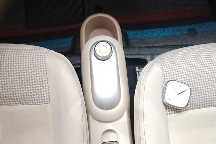 Used Wuling Hongguang MINIEV 2025 Four-Door Version Premium Edition Gear Lever