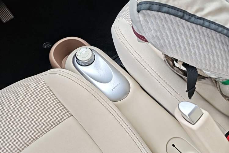 Used Wuling Hongguang MINIEV 2025 Four-Door Version Advanced Edition Gear Lever