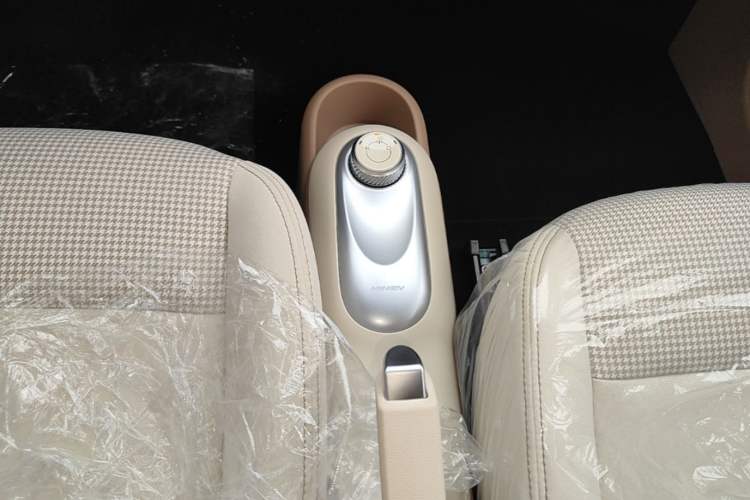 Used Wuling Hongguang MINIEV 2025 Four-Door Version Advanced Edition Gear Lever