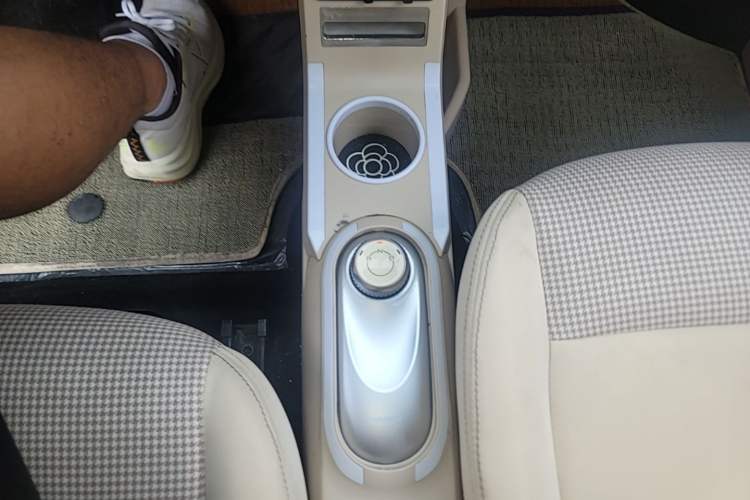 Used Wuling Hongguang MINIEV 2025 Four-Door Version Advanced Edition Gear Lever