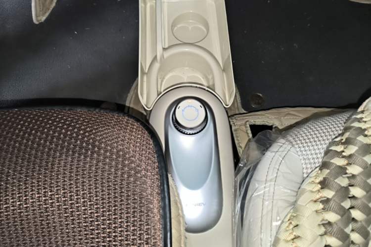 Used Wuling Hongguang MINIEV 2025 Four-Door Version Advanced Edition Gear Lever
