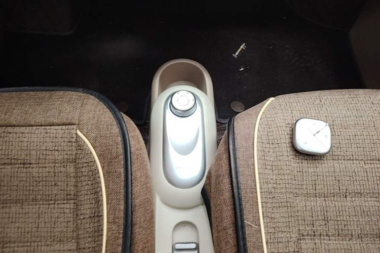 Used Wuling Hongguang MINIEV 2025 Four-Door Version Premium Edition Gear Lever