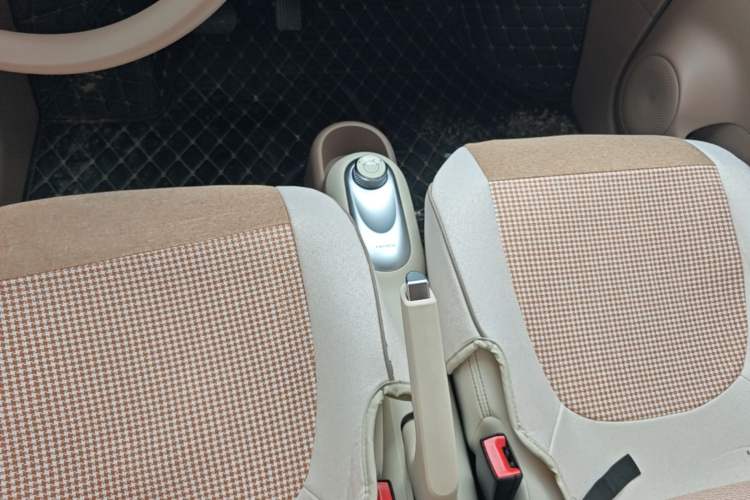 Used Wuling Hongguang MINIEV 2025 Four-Door Version Advanced Edition Gear Lever