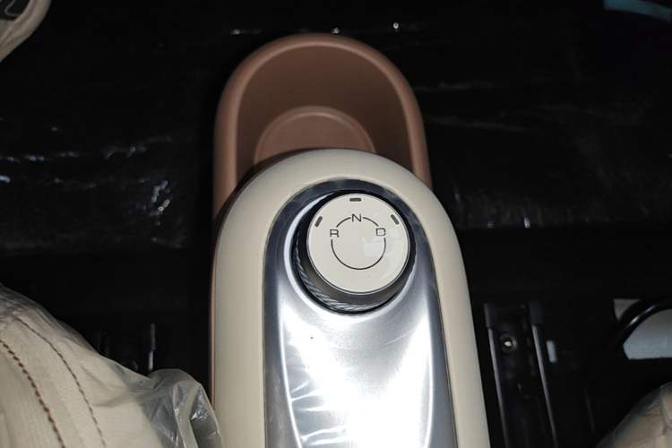 Used Wuling Hongguang MINIEV 2025 Four-Door Version Advanced Edition Gear Lever
