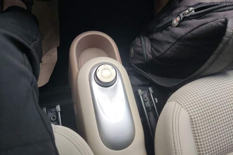 Used Wuling Hongguang MINIEV 2025 Four-Door Version Advanced Edition Gear Lever