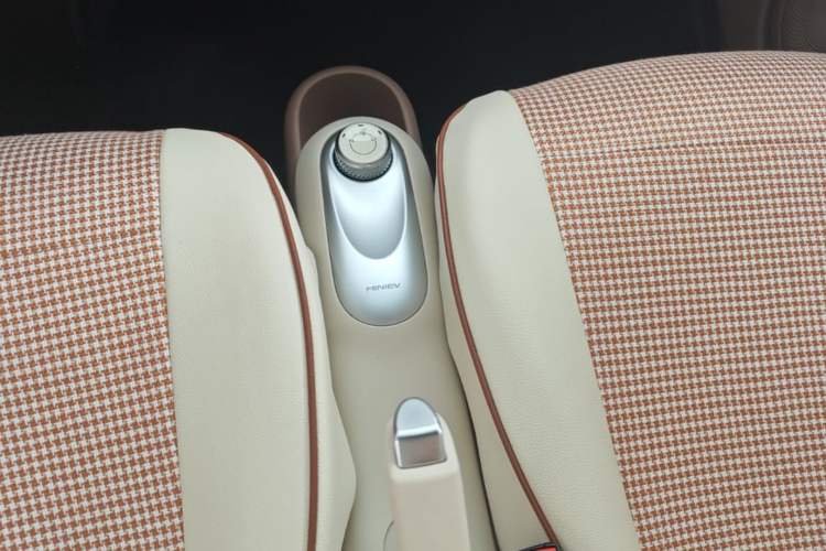 Used Wuling Hongguang MINIEV 2025 Four-Door Version Advanced Edition Gear Lever