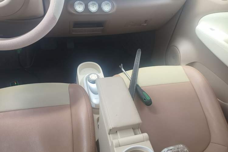 Used Wuling Hongguang MINIEV 2025 Four-Door Version Premium Edition Gear Lever