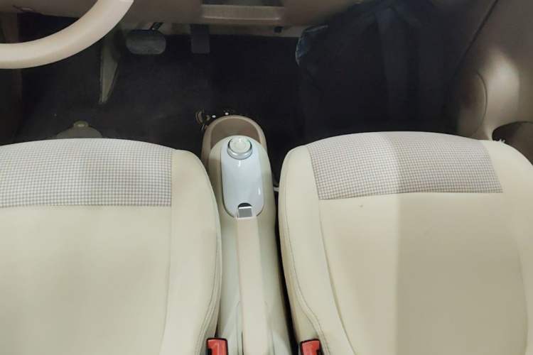Used Wuling Hongguang MINIEV 2025 Four-Door Version Advanced Edition Gear Lever
