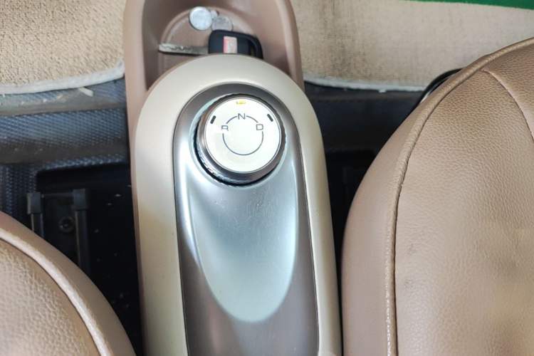Used Wuling Hongguang MINIEV 2025 Four-Door Version Advanced Edition Gear Lever