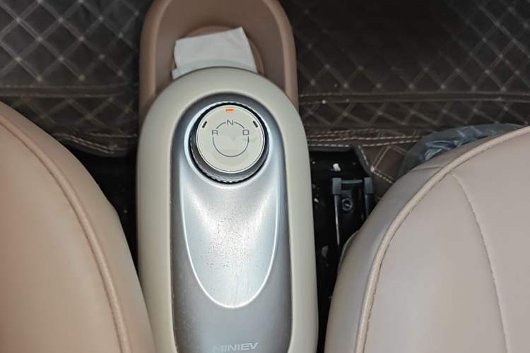 Used Wuling Hongguang MINIEV 2025 Four-Door Version Advanced Edition Gear Lever