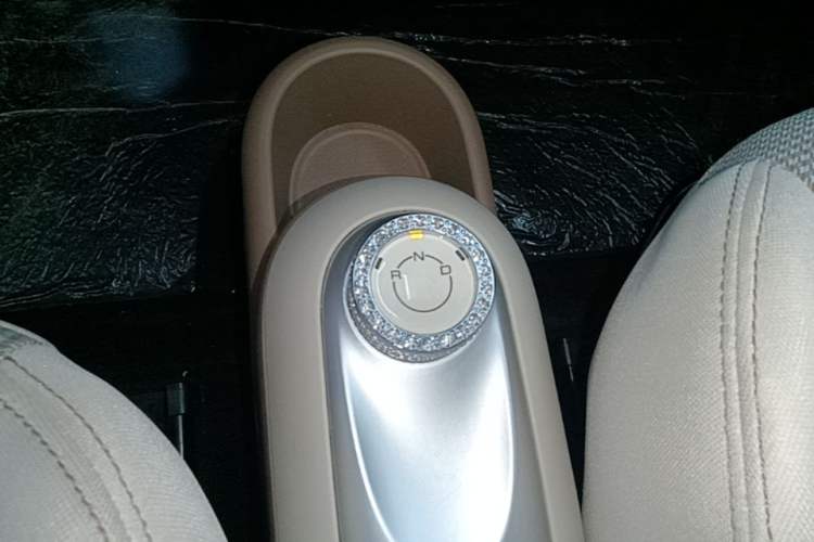 Used Wuling Hongguang MINIEV 2025 Four-Door Version Advanced Edition Gear Lever