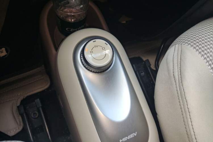 Used Wuling Hongguang MINIEV 2025 Four-Door Version Advanced Edition Gear Lever
