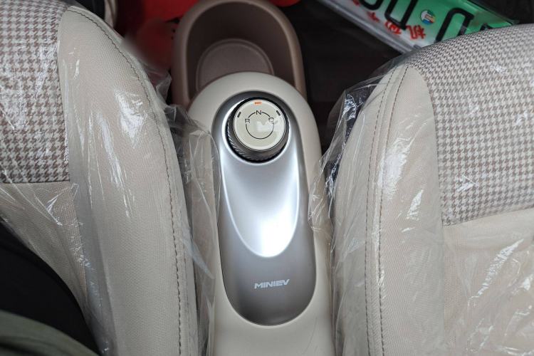 Used Wuling Hongguang MINIEV 2025 Four-Door Version Advanced Edition Gear Lever