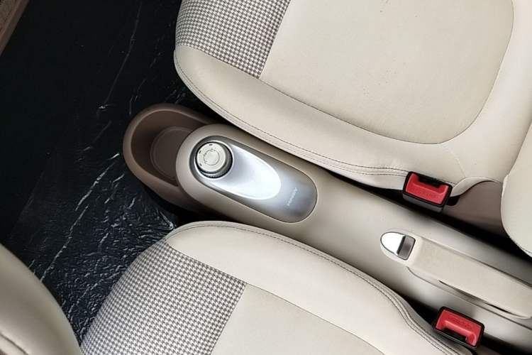 Used Wuling Hongguang MINIEV 2025 Four-Door Version Premium Edition Gear Lever