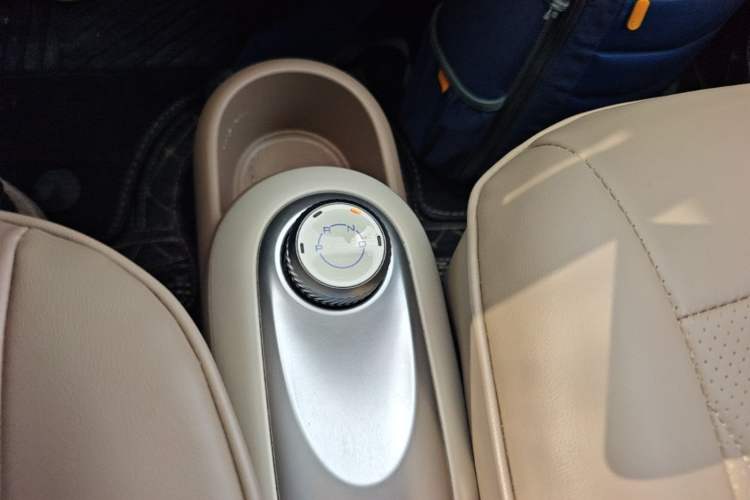 Used Wuling Hongguang MINIEV 2025 Four-Door Version Zhenxiang+ Edition Gear Lever