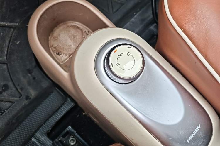 Used Wuling Hongguang MINIEV 2025 Four-Door Version Advanced Edition Gear Lever