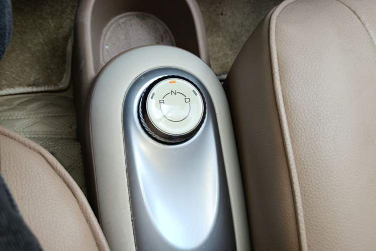 Used Wuling Hongguang MINIEV 2025 Four-Door Version Advanced Edition Gear Lever