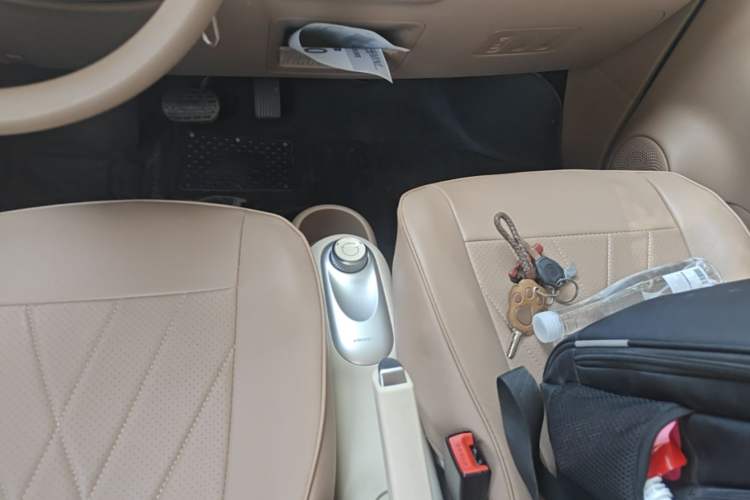 Used Wuling Hongguang MINIEV 2025 Four-Door Version Advanced Edition Gear Lever