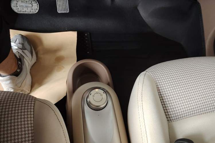 Used Wuling Hongguang MINIEV 2025 Four-Door Version Advanced Edition Gear Lever