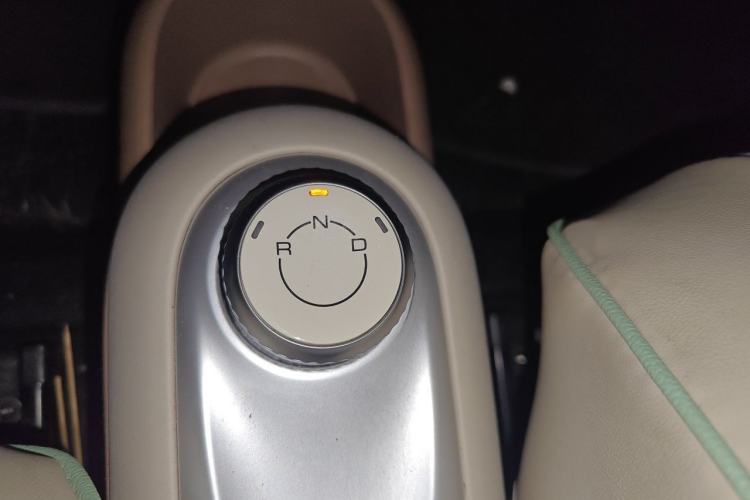 Used Wuling Hongguang MINIEV 2025 Four-Door Version Advanced Edition Gear Lever