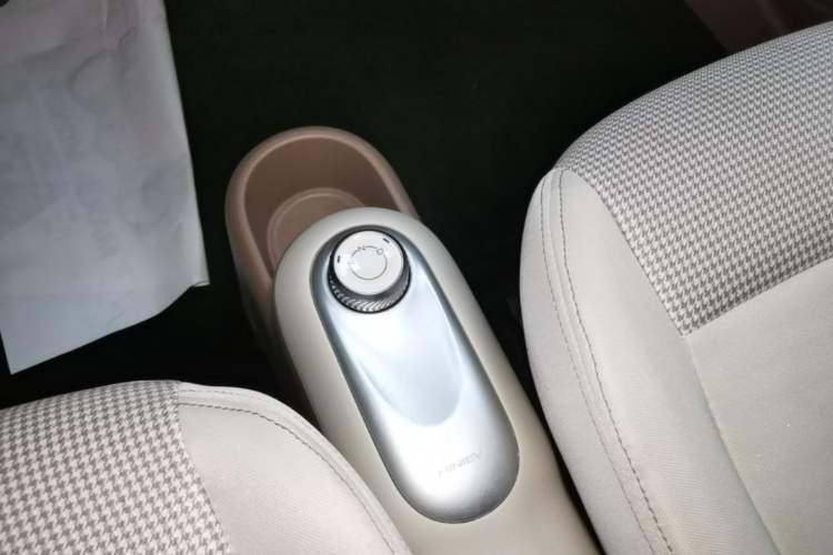 Used Wuling Hongguang MINIEV 2025 Four-Door Version Advanced Edition Gear Lever