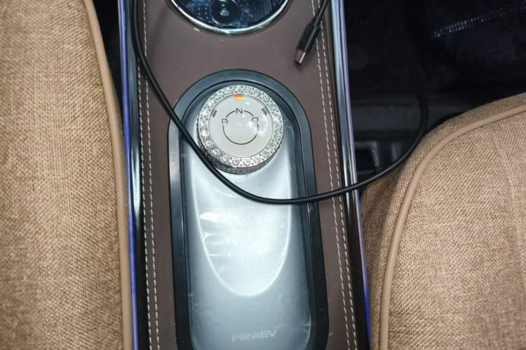 Used Wuling Hongguang MINIEV 2025 Four-Door Version Advanced Edition Gear Lever