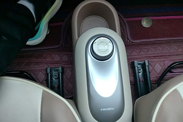 Used Wuling Hongguang MINIEV 2025 Four-Door Version Advanced Edition Gear Lever