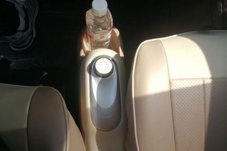 Used Wuling Hongguang MINIEV 2025 Four-Door Version Advanced Edition Gear Lever
