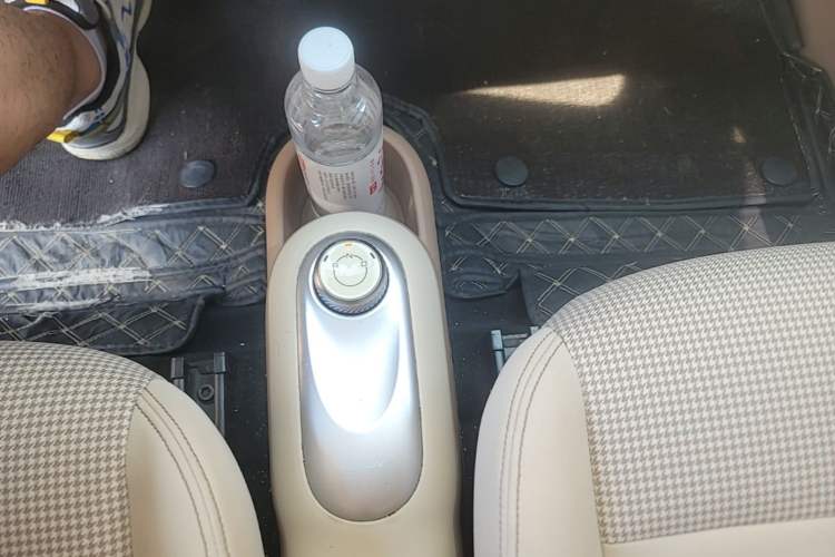 Used Wuling Hongguang MINIEV 2025 Four-Door Version Advanced Edition Gear Lever