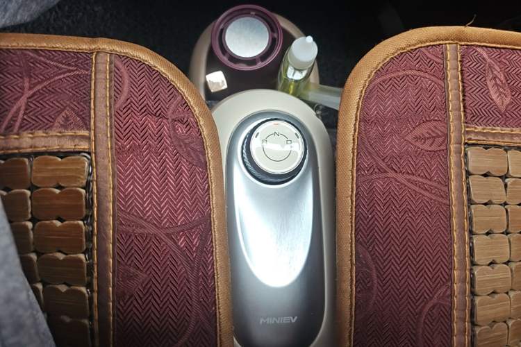 Used Wuling Hongguang MINIEV 2025 Four-Door Version Advanced Edition Gear Lever