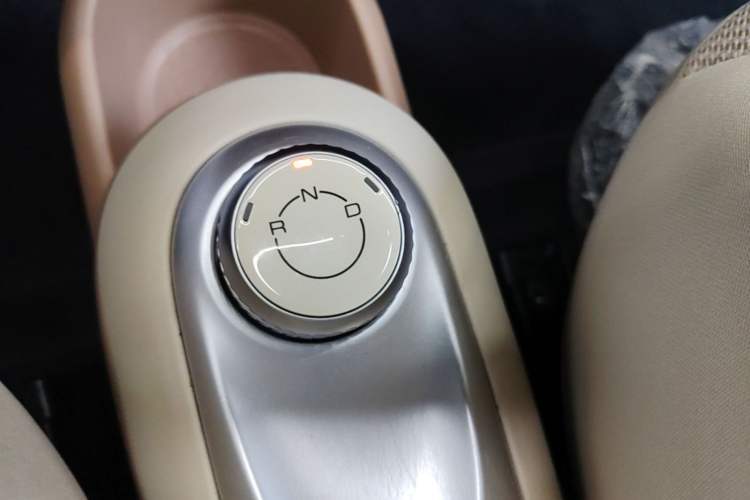 Used Wuling Hongguang MINIEV 2025 Four-Door Version Advanced Edition Gear Lever