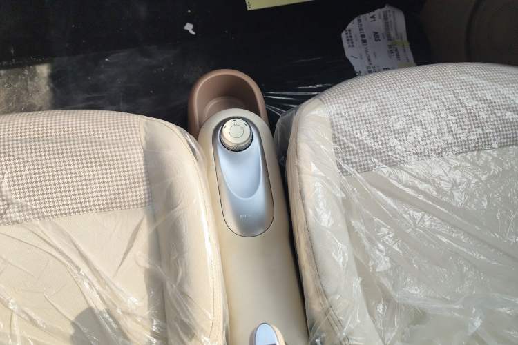 Used Wuling Hongguang MINIEV 2025 Four-Door Version Advanced Edition Gear Lever