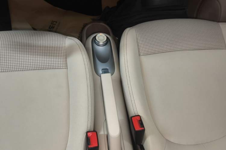 Used Wuling Hongguang MINIEV 2025 Four-Door Version Premium Edition Gear Lever