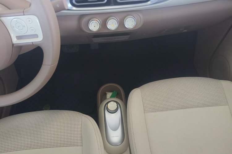 Used Wuling Hongguang MINIEV 2025 Four-Door Version Premium Edition Gear Lever