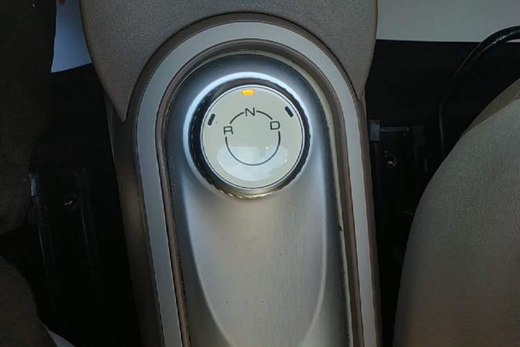 Used Wuling Hongguang MINIEV 2025 Four-Door Version Advanced Edition Gear Lever