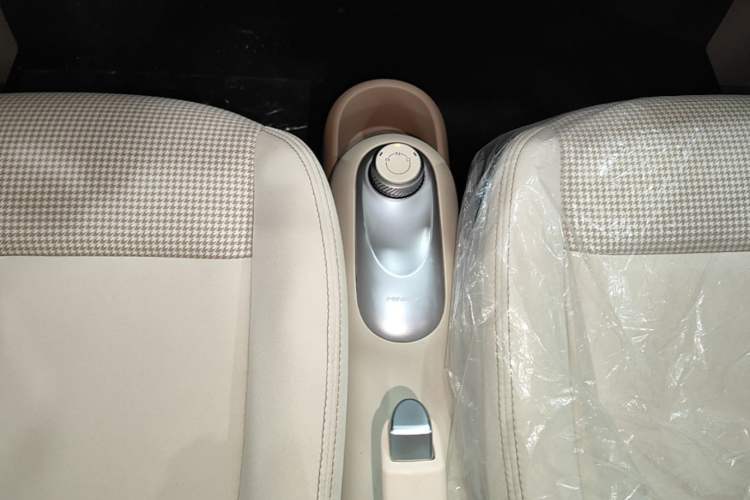 Used Wuling Hongguang MINIEV 2025 Four-Door Version Advanced Edition Gear Lever